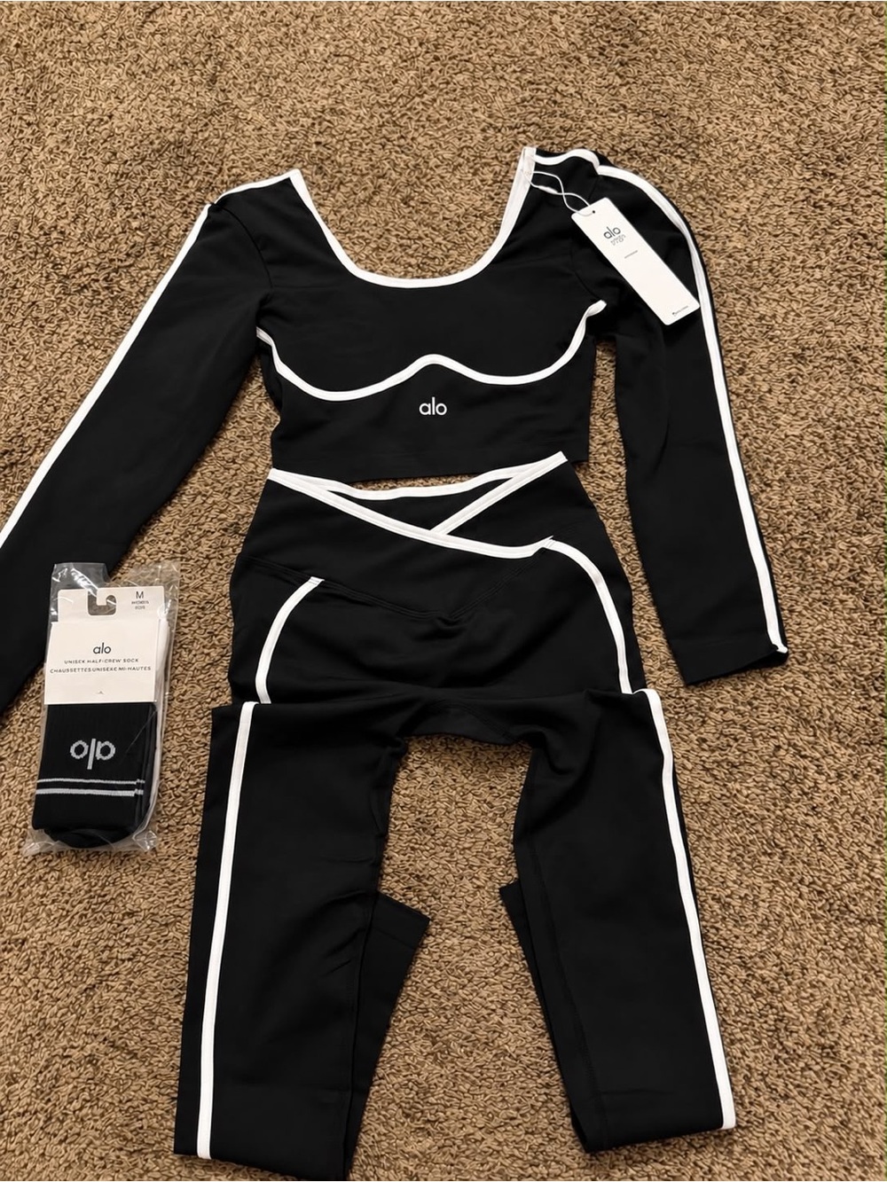 ALO Yoga Black Crop Top & Legging Set with White Piping